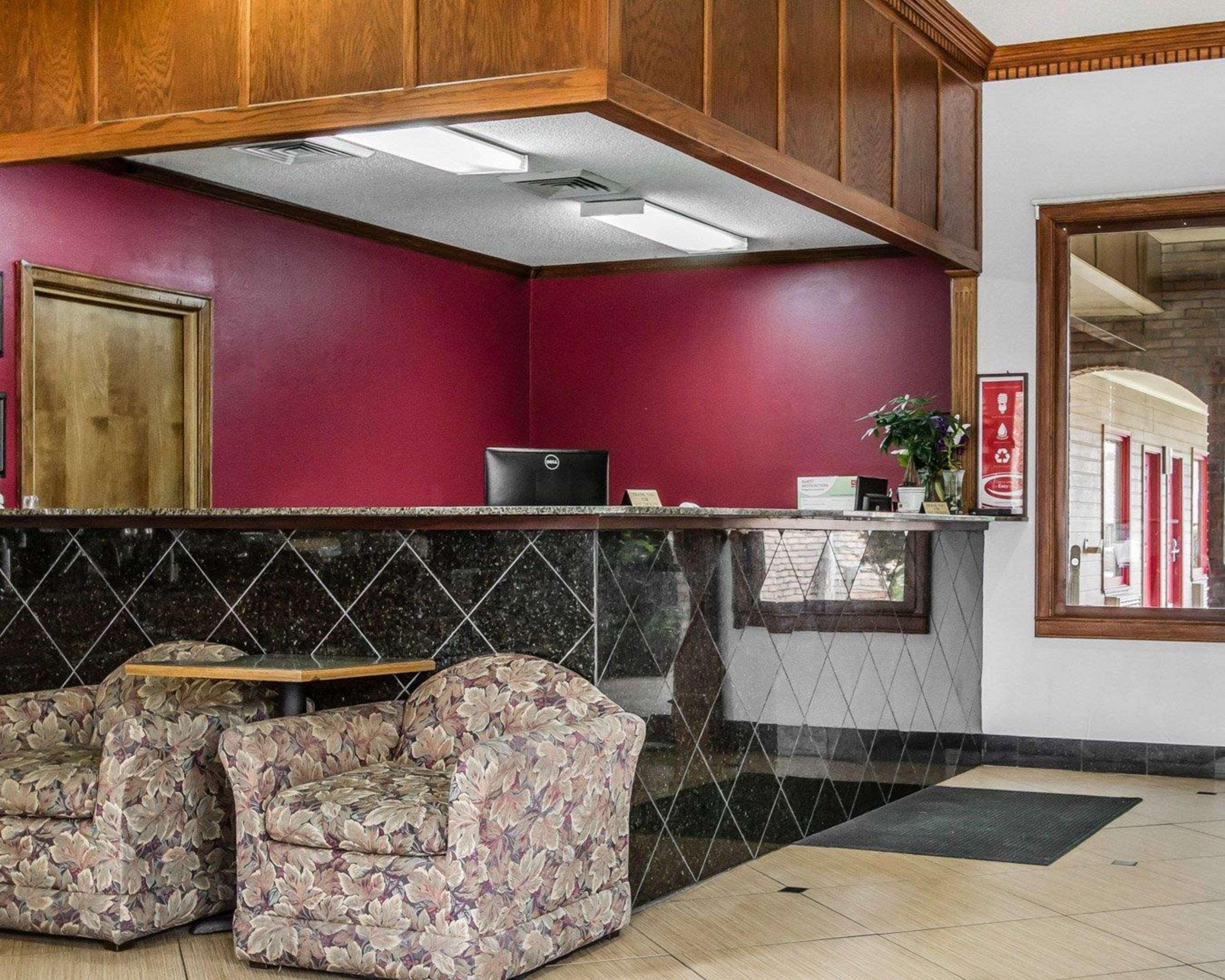 Econo Lodge Inn & Suites Enterprise Exterior photo