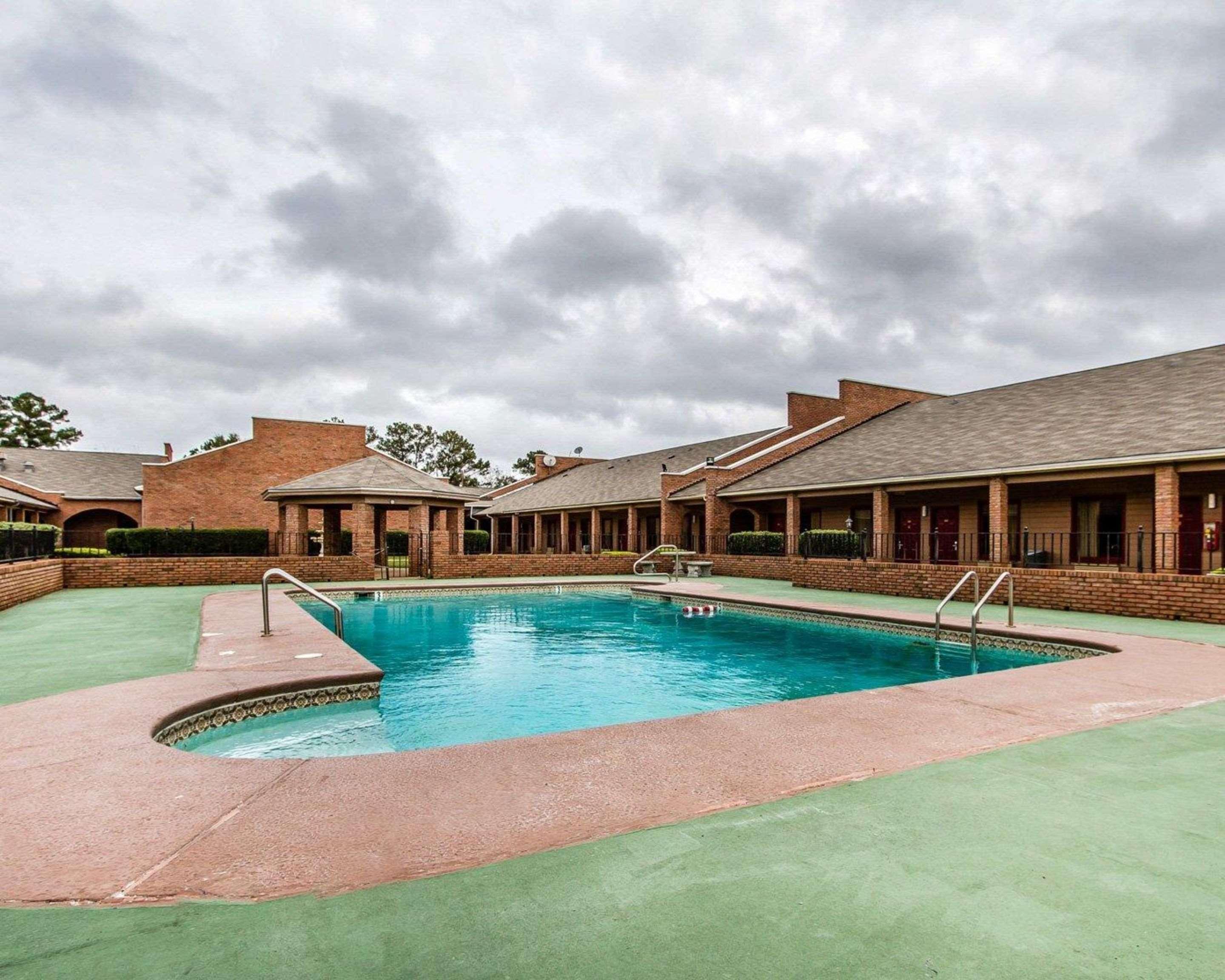 Econo Lodge Inn & Suites Enterprise Exterior photo