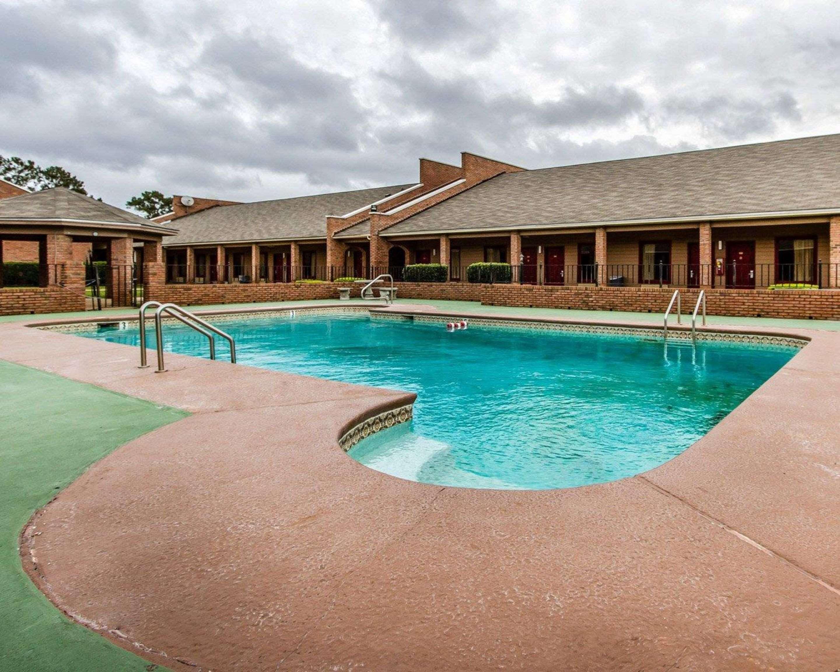 Econo Lodge Inn & Suites Enterprise Exterior photo