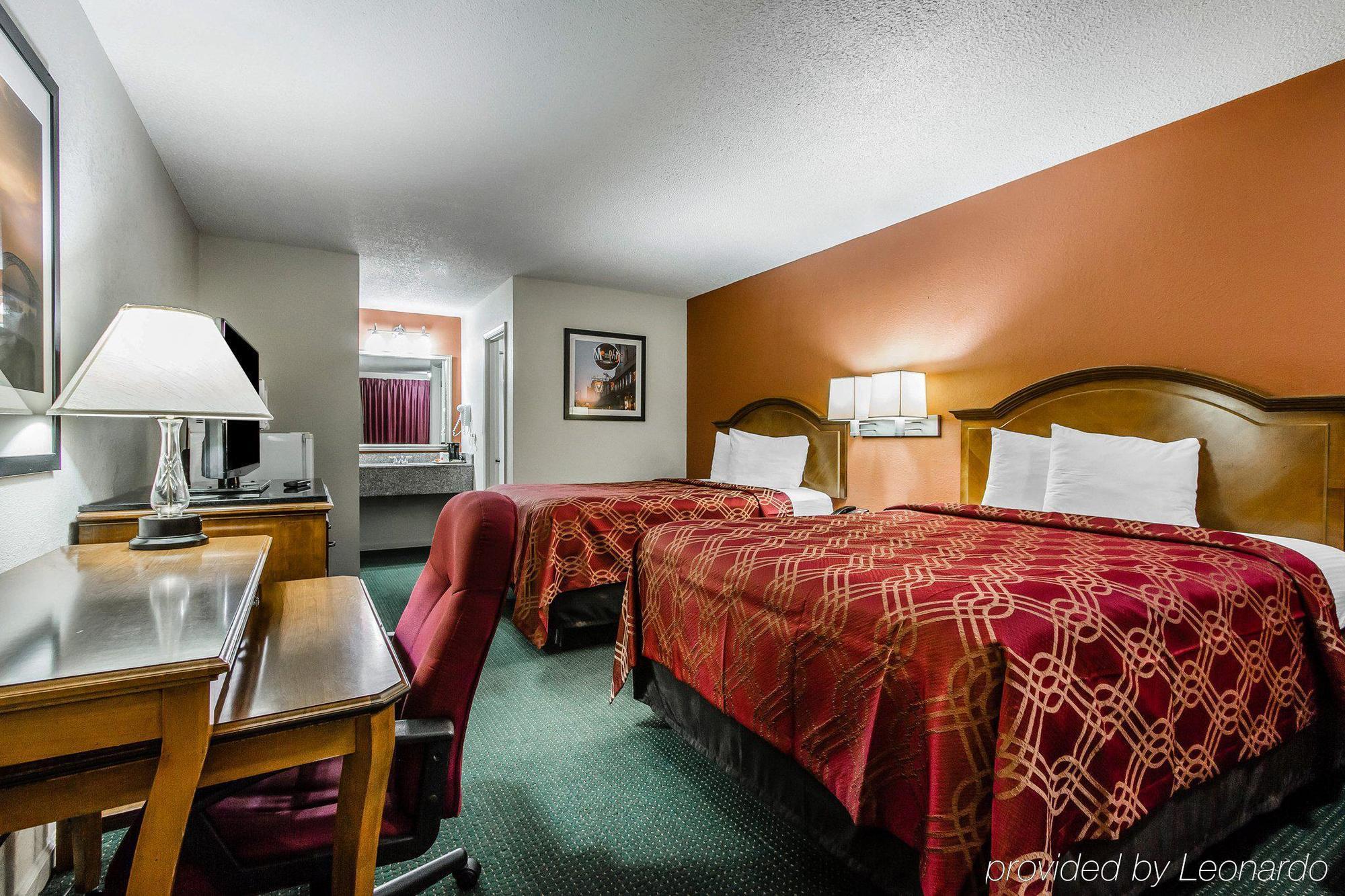 Econo Lodge Inn & Suites Enterprise Exterior photo